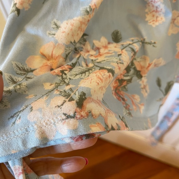 Flora Robe very soft, and comfortable perfect for those summer nights. Large - Picture 8 of 10